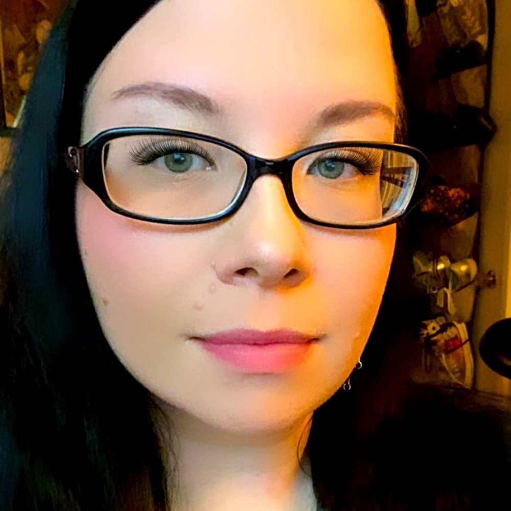 Meet your Posher, Nicole